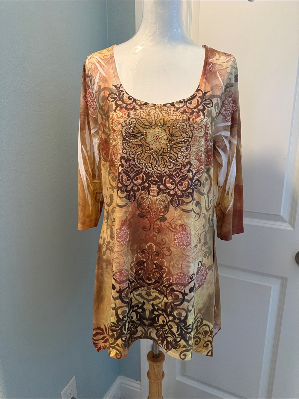 Scoop Neck 3/4 Sleeve Printed Tunic in Brown and Cream